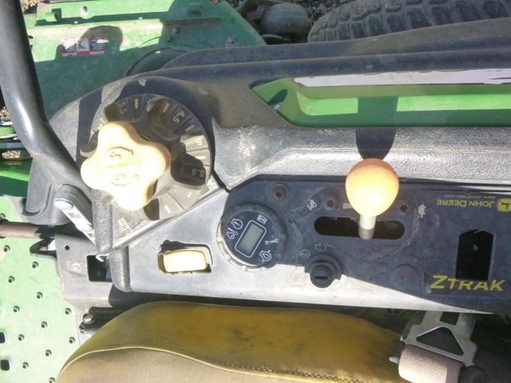 2021-john-deere-60-image-12