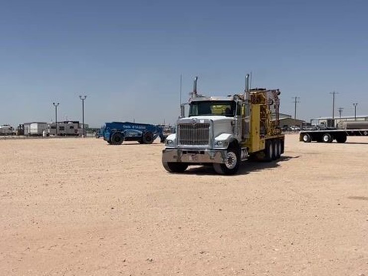2007-utility-3-axle-image-1