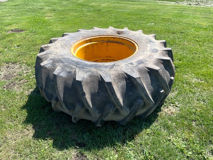 #4692-•-firestone-24.5-x-32-tire-image-2