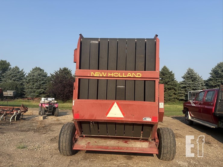 new-holland-660-image-5