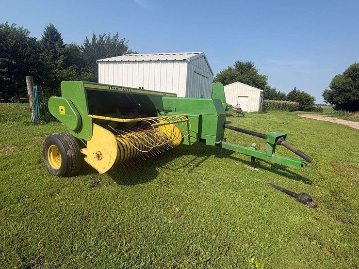john-deere-336-image-1