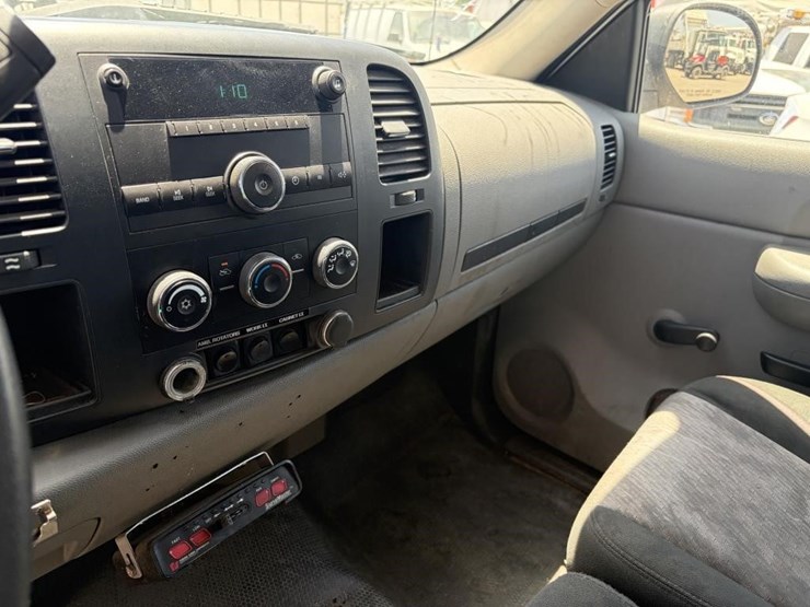 2009-chevrolet-silverado-2500-image-17