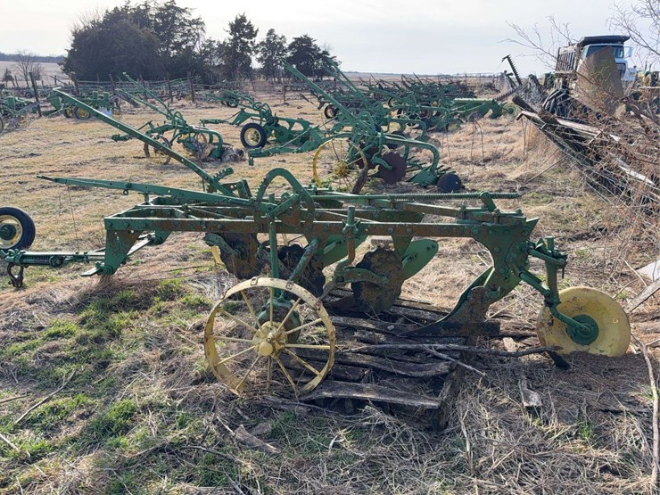 john-deere-pull-type-three-bottom-plow-image-7