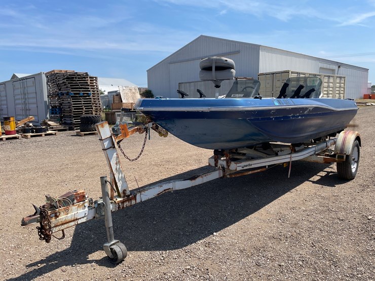 #2398-•-1998-crestliner-boat-with-trailer-(title-in-delay)-image-2