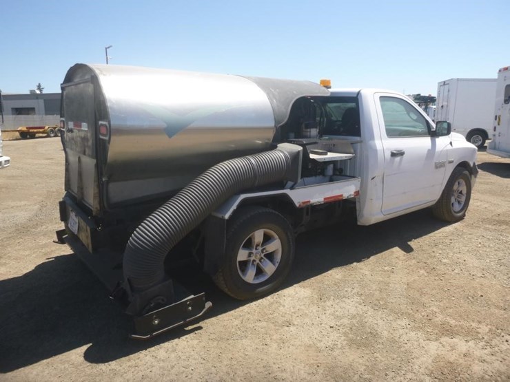 2016-dodge-1500-image-3