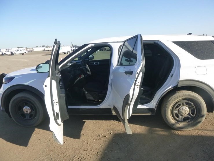 2020-ford-explorer-image-7