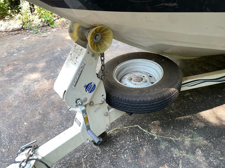 #7002-•-2004-crestliner-2050-sportfish-boat-&-trailer-(mn-title-in-delay)-image-9