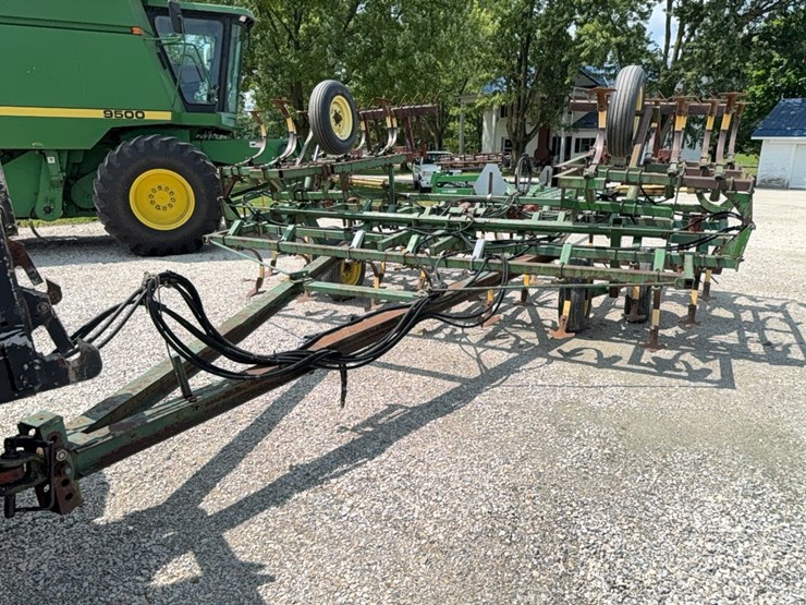 john-deere-1010-image-1
