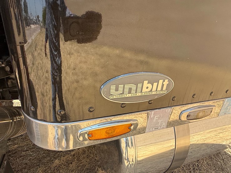 2000-peterbilt-379-image-12