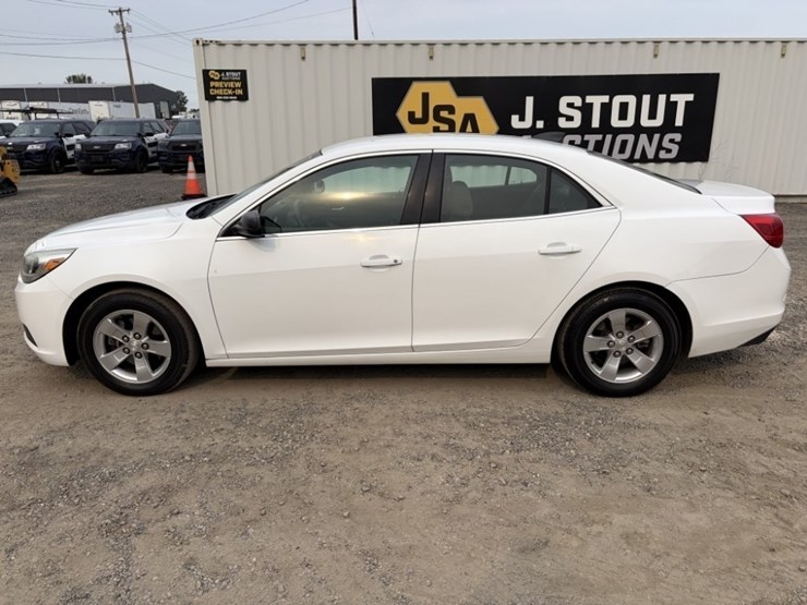 2015-chevrolet-malibu-ls-sedan-image-7