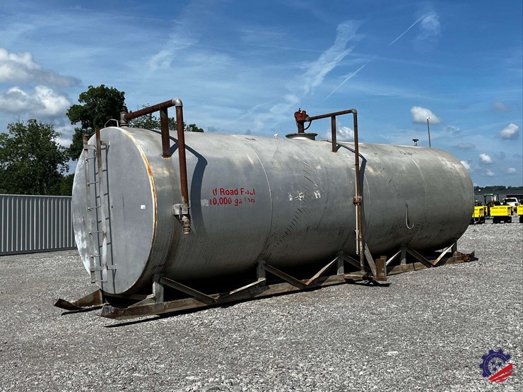 10k-gallon-/-off--road-diesel-fuel-tank-image-1