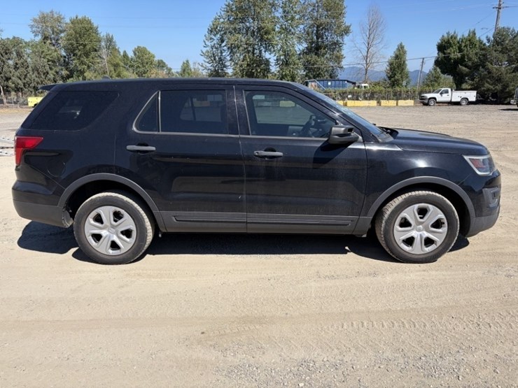 2017-ford-explorer-image-3