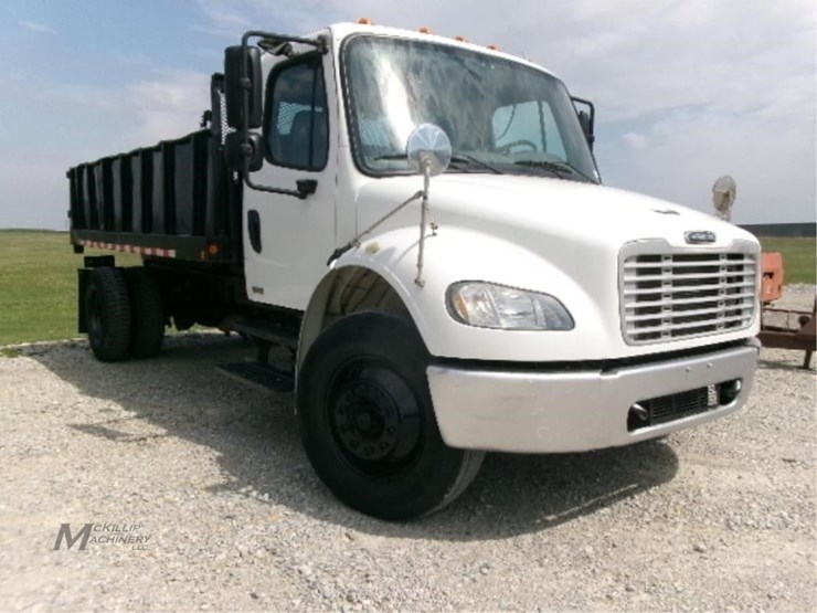 2010-freightliner-business-class-m2-112-image-4
