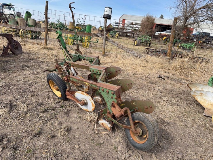 john-deere-three-point-three-bottom-plow-image-3