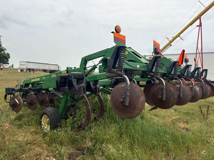 john-deere-2700-image-13