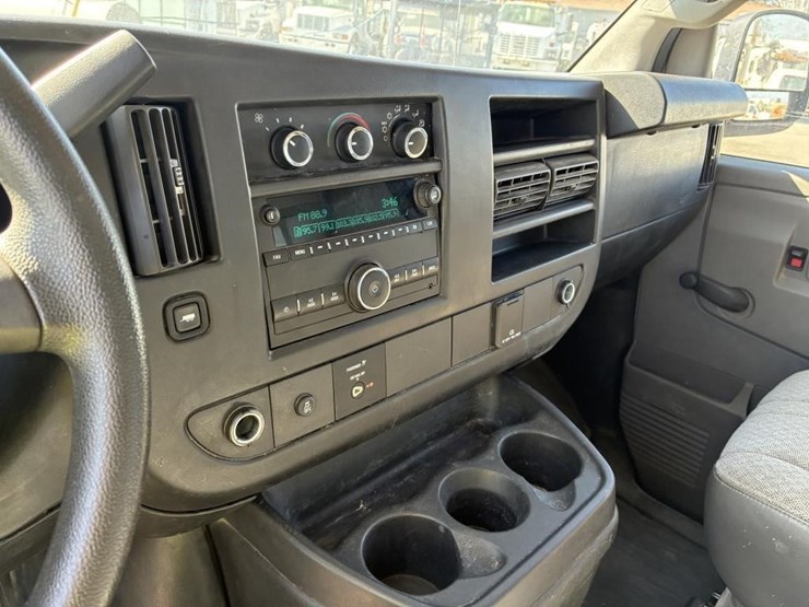 2017-chevrolet-express-g3500-image-18