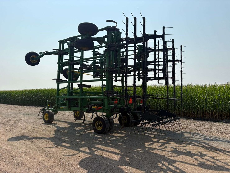 2014-john-deere-2410-image-4