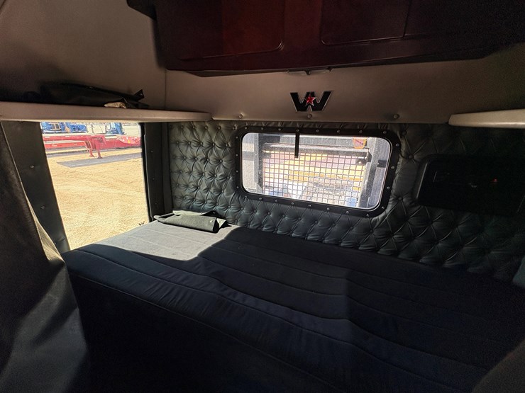 2021-western-star-4900-image-9