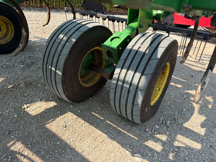 2014-john-deere-2410-image-26