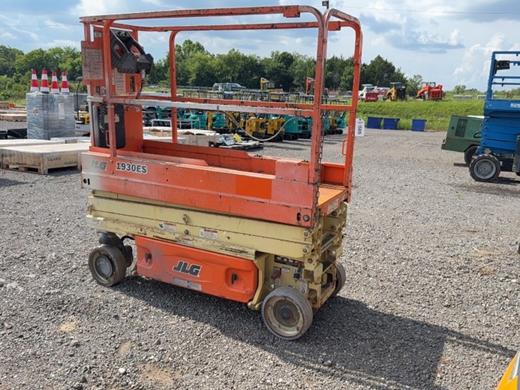 2017-jlg-1930es-image-2