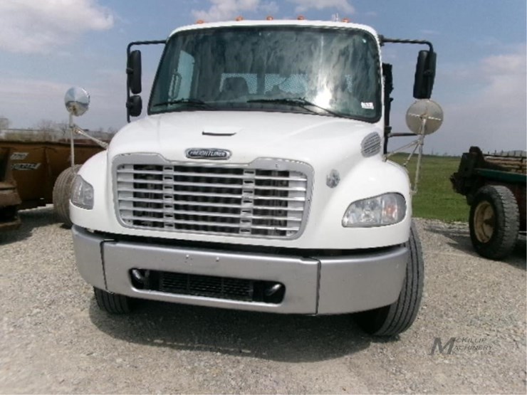2010-freightliner-business-class-m2-112-image-2