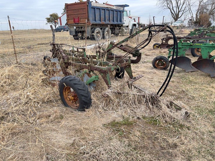 john-deere-pull-type-four-bottom-plow-image-1