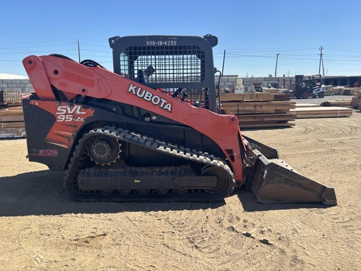2017-kubota-svl95-2s-image-7