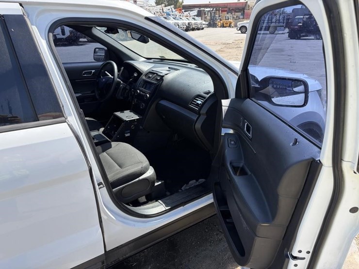 2018-ford-explorer-image-10
