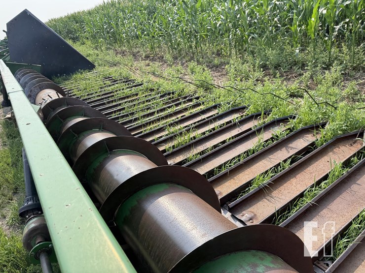 john-deere-230-image-10