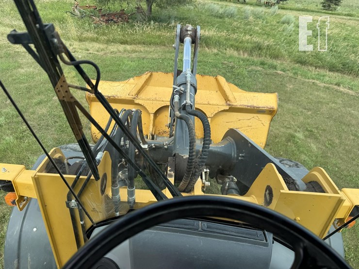 2019-deere-524l-image-48
