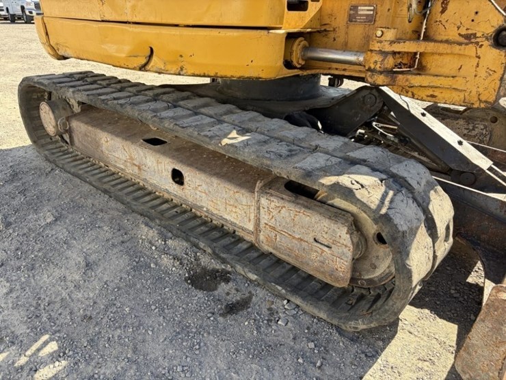 2011-deere-85d-image-25