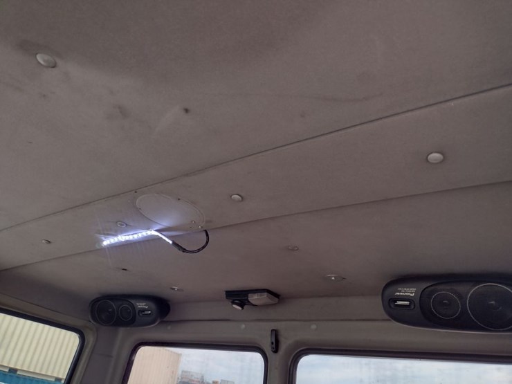 freightliner-fl70-image-16