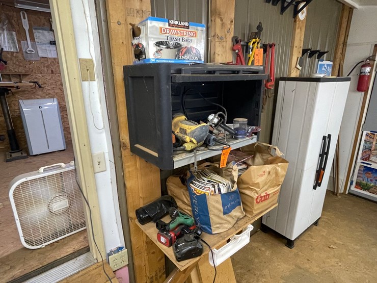 #7122-•-contents-of-cabinets-image-2