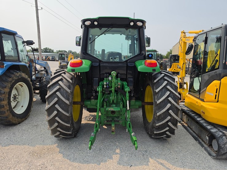 2022-john-deere-6110m-image-16