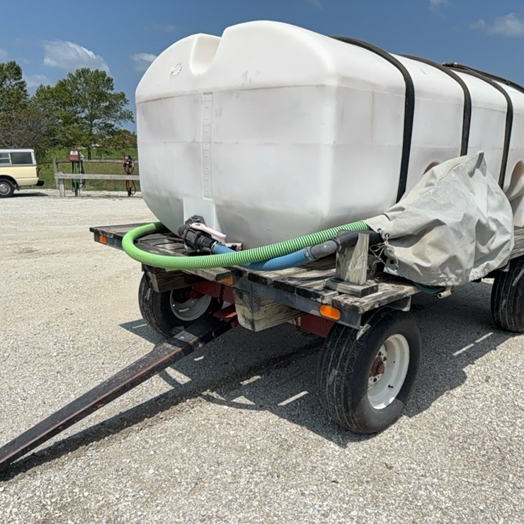 1200 gal. banded poly nurse wagon