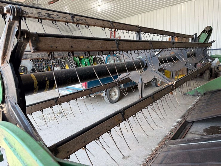 john-deere-2320-image-21