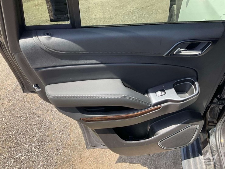 2019-chevrolet-tahoe-image-24