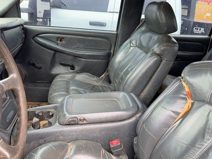 2001-gmc-3500-image-16