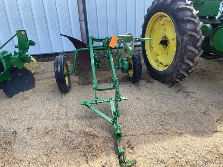 #4684-•-john-deere-sinlge-bottom-plow-image-2
