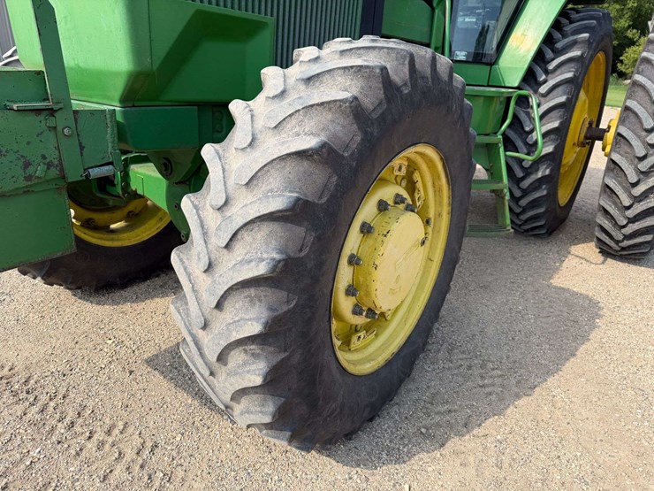 1992-john-deere-4760-image-17