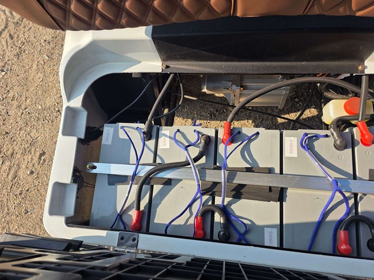 sdlg80-electric-golf-cart,-1.3-miles-(will-go-up),-60v-motor,-4-passenger,-approx-battery-range:-50-image-49