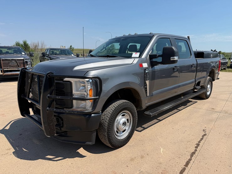 2023-ford-f250-image-2