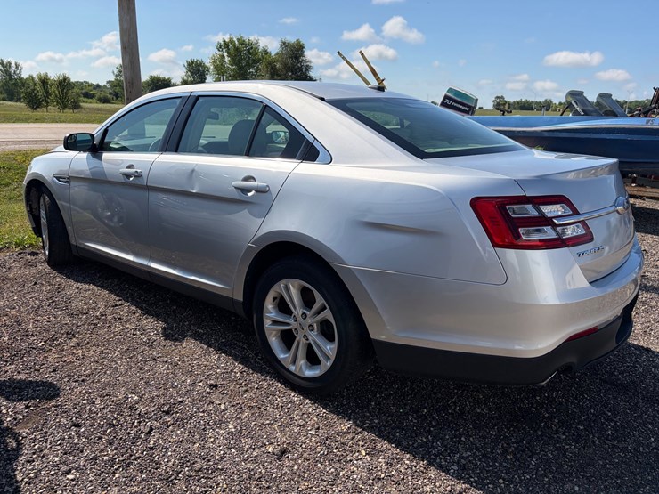#2391-•-2016-ford-taurus-non-runner(wi-title)-image-6