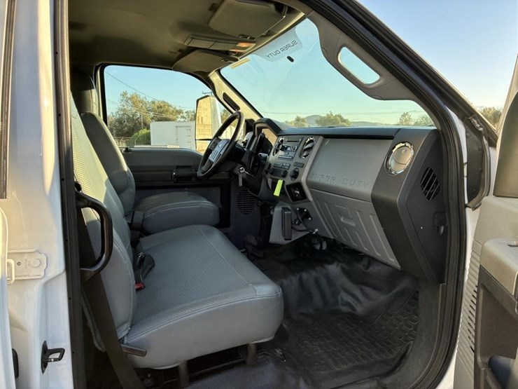 2016-ford-f650-xlt-image-14