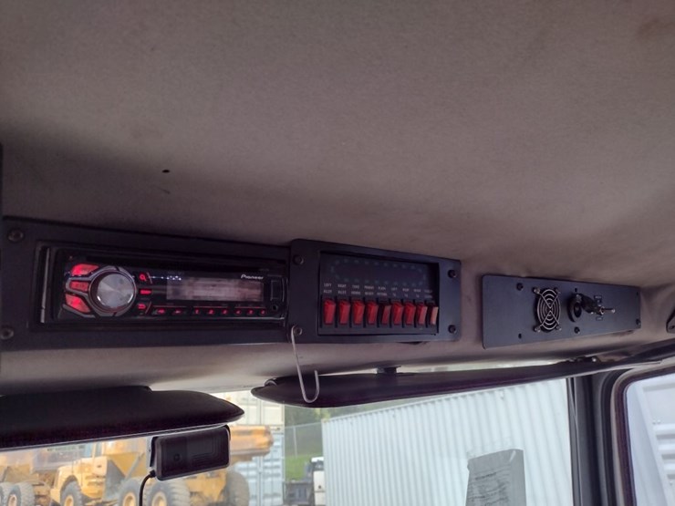 freightliner-fl70-image-13