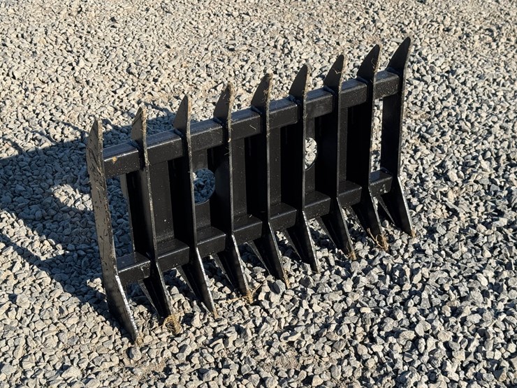 #4042-•-31-inch-mini-skid-steer-root-rake-image-1