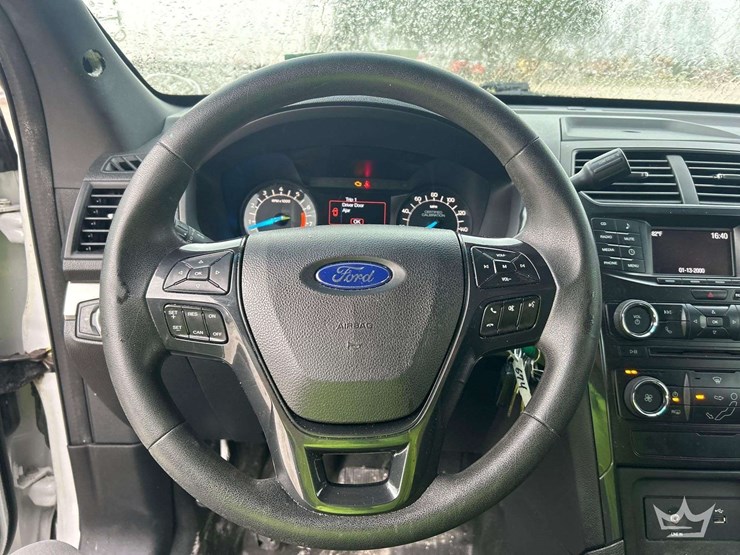 2016-ford-explorer-image-12