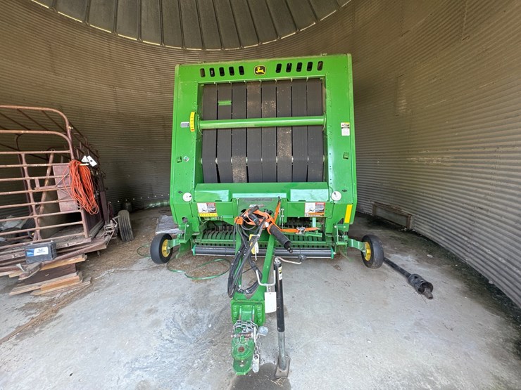 john-deere-560m-image-2