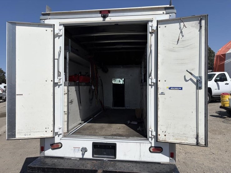 2019-chevrolet-express-g3500-image-11