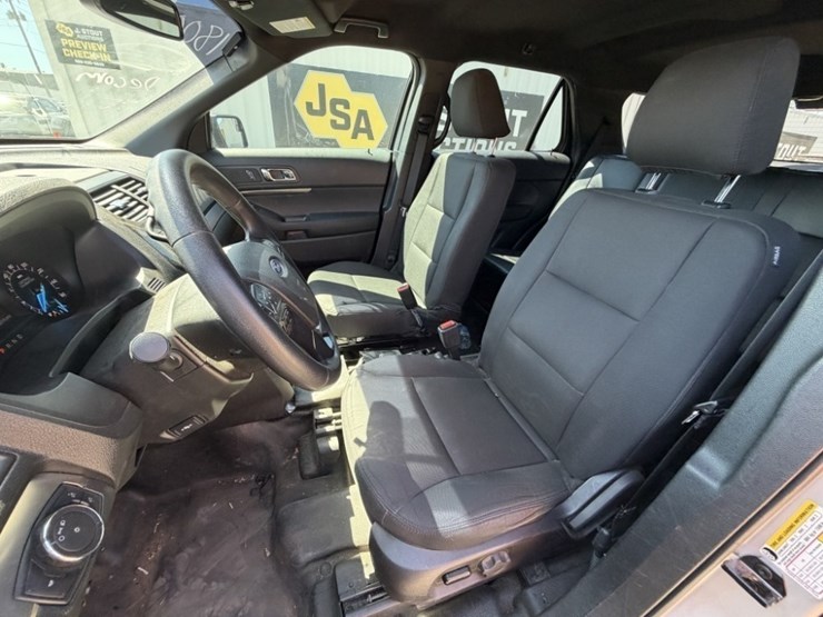 2018-ford-explorer-image-25